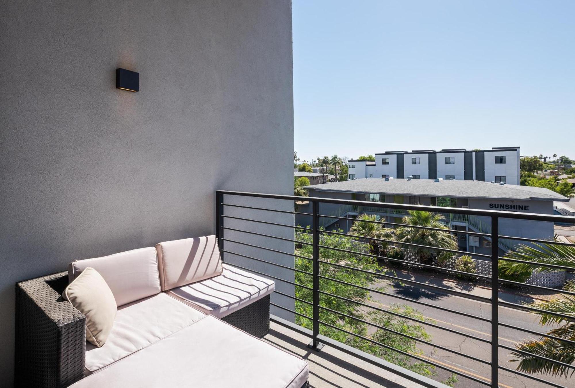 Apache - 4 Units - Hot Tub - Heart Of Old Town *