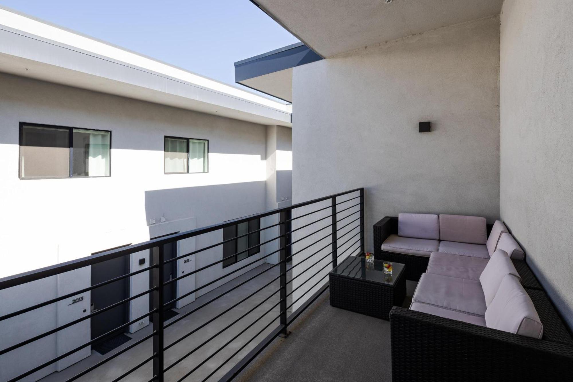 Apache - 4 Units - Hot Tub - Heart Of Old Town Holiday home *